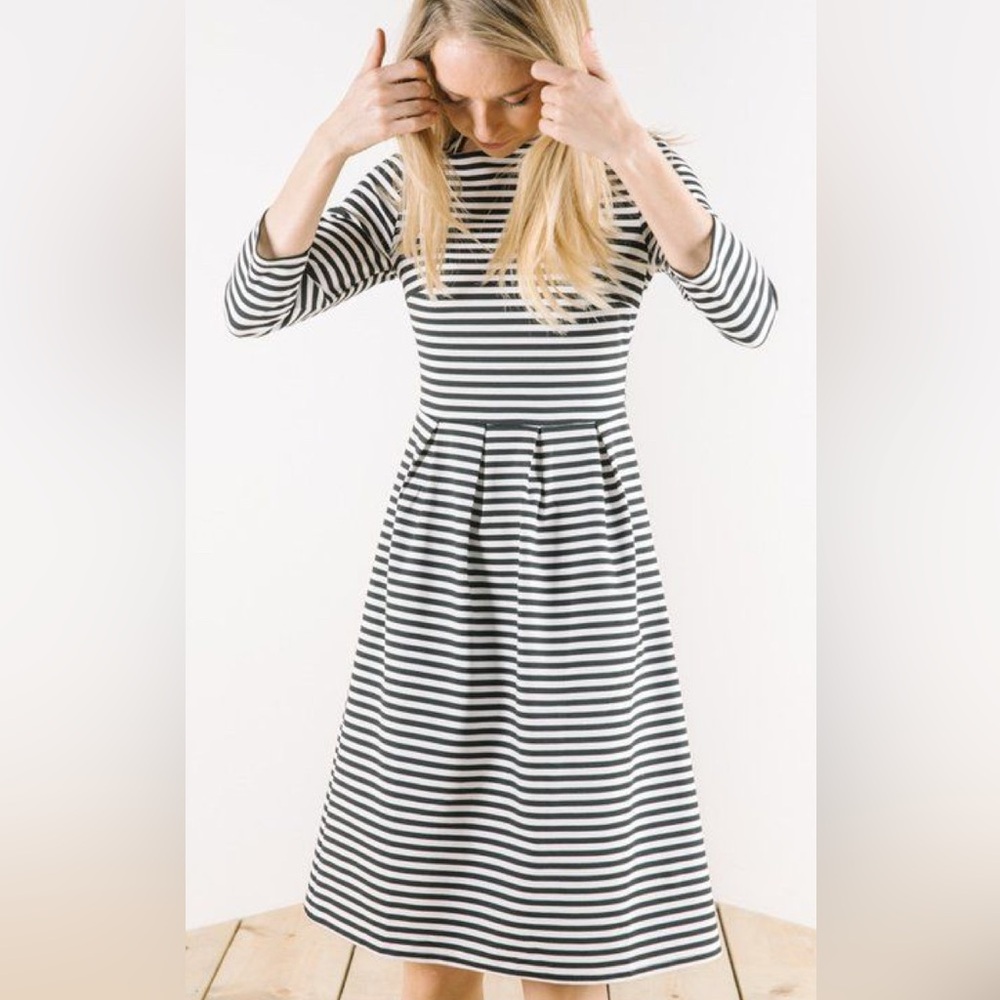 J.Crew Women Stripped White Casual Dress with‎ pockets size 2